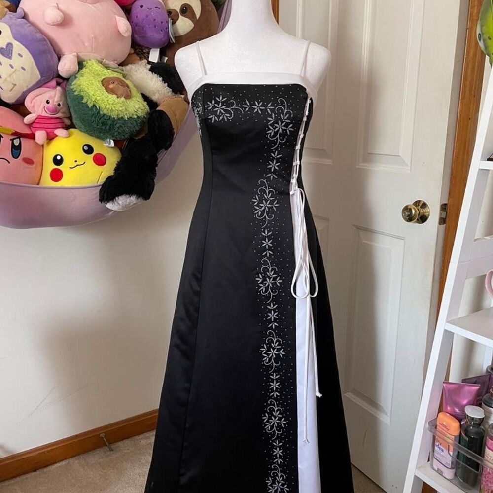 ASPEED USA Y2K BLACK & WHITE FLORAL LACE-UP MAXI DRESS